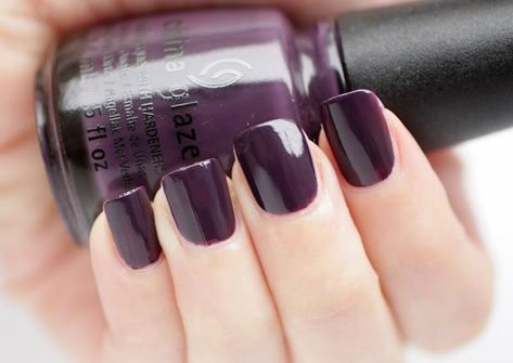 20 Colores de uñas que son tendencia este otoño 2017 Aubergine Nails, Pedi Inspiration, China Glaze, Mani Pedi, Glow Up?, Favorite Color, Glaze, Nail Polish, China