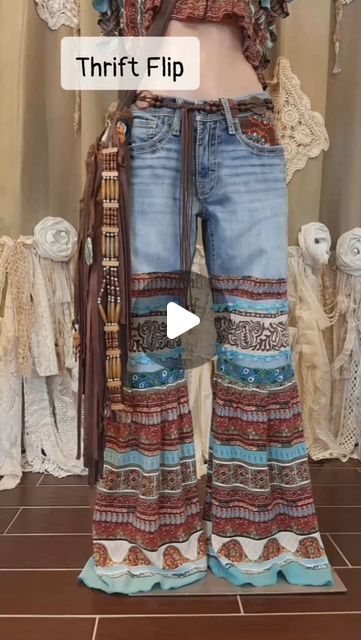 How To Make Bell Bottoms Out Of Jeans, Upcycle Bell Bottom Jeans, Diy Flare Jeans Tutorials, Altering Clothes Refashioning, Remake Clothes Refashioning, Diy Bell Bottom Jeans, Jeans Diy Refashion, Diy Hippie Clothes, Diy Flare Jeans