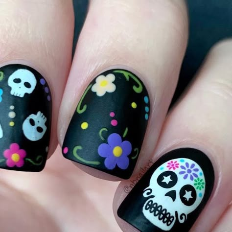 Satanic Nails, Dia De Los Muertos Nail Ideas, Peach Colored Nails, Sugar Skull Nails, Nails 23, Skull Nail Art, Ring Finger Nails, Dark Nail, Skull Nails