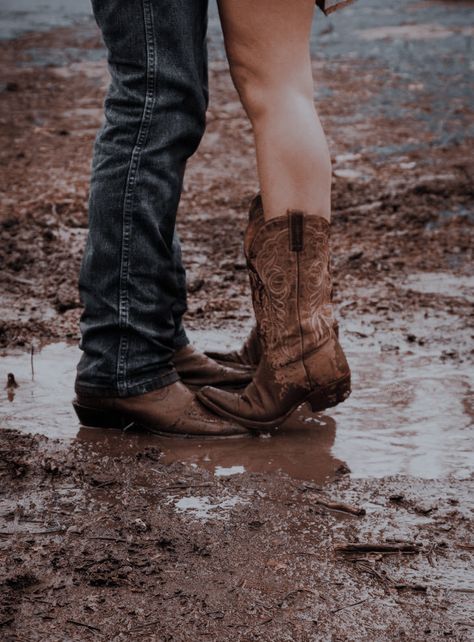 Summer And Rhett, Flawless Book, Flawless By Elsie Silver, Rhett Eaton, Summer Hamilton, Country Couple Pictures, Country Relationship Goals, Foto Cowgirl, Annotating Books