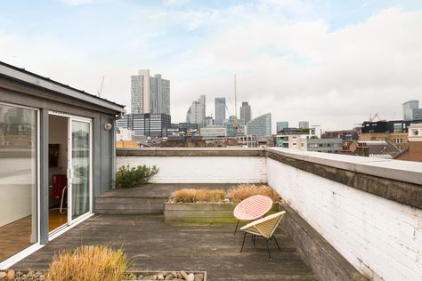 Converted loft with roof terrace asks $2.4M in London - Curbedclockmenumore-arrow : With an expertly laid out floor plan Converted Loft, Pergola Shade Cover, Cheap Pergola, Living Roofs, Metal Pergola, Wood Pergola, Pergola Garden, Pergola Canopy, Wooden Pergola