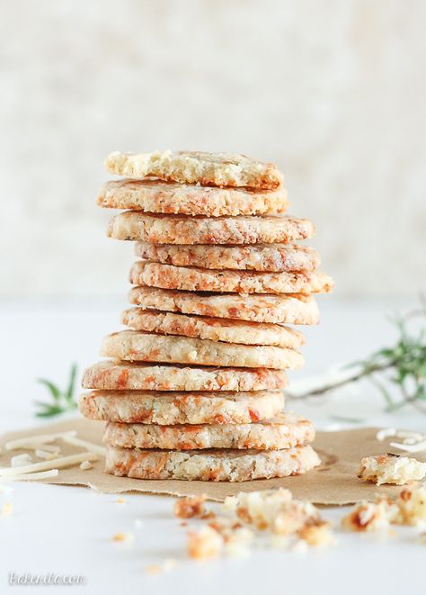 These Parmesan Rosemary Savory Shortbread Rounds are tender slice and bake crackers bursting with Parmesan cheese and fresh rosemary flavor. Savory Shortbread, Rosemary Shortbread Cookies, Rosemary Shortbread, Homemade Holiday Treats, Baked Crackers, Shortbread Cookie Recipe, Fresh Rosemary, Savory Snacks, Shortbread Cookies