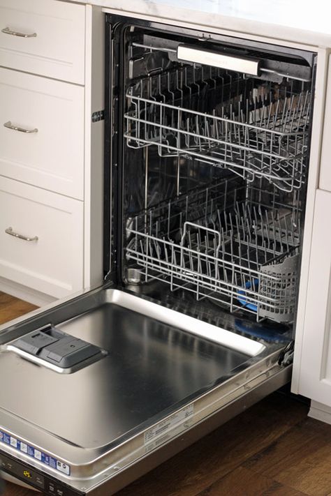 Dishwasher Aesthetic, Clean Your Dishwasher, Natural Cleaners Diy, Maytag Dishwasher, Dishwasher Cleaning, Best Freezer Meals, Diy Household Cleaners, Cleaning Dishwasher, Cleaning Your Dishwasher