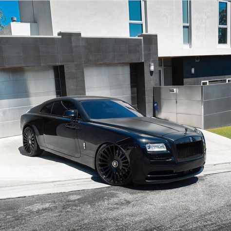 Rolls-Royce Black Rolls Royce, Rolls Royce Black, Bmw E70, Rolls Royce Motor Cars, Luxury Cars Rolls Royce, Rolls Royce Wraith, Lux Cars, Best Muscle Cars, Porsche Gt3