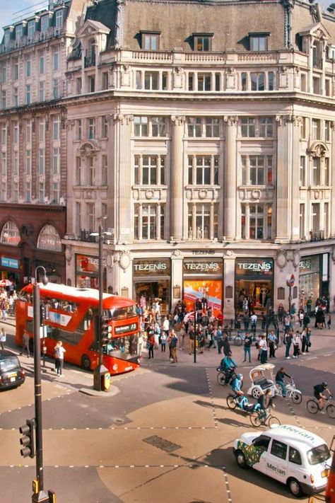 While the English capital may not be the cheapest city in the world, but you can still find some of best places for cheap shopping in London. From high street shops and vintage stores to outlet shopping and markets, here are some of the best places to shop in London without breaking the bank.  I have shared tips on how to save money when visiting London, this is perhaps what to do with all the money left from those savings. Shopping In London, Visiting London, England Aesthetic, London Vibes, Street Shopping, London Dreams, Vintage Stores, Cheap Shopping, High Street Shops