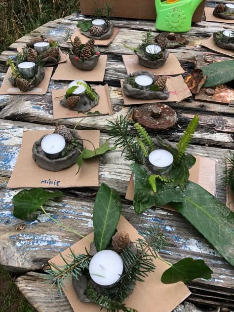 Forest School Xmas Crafts, Seasonal Nature Table, Winter Forest School Ideas, Forest School Christmas Decorations, Forest School Preschool, Reggio Christmas Crafts, Christmas Forest School Activities, Forest School Winter Activities, Eyfs Forest School