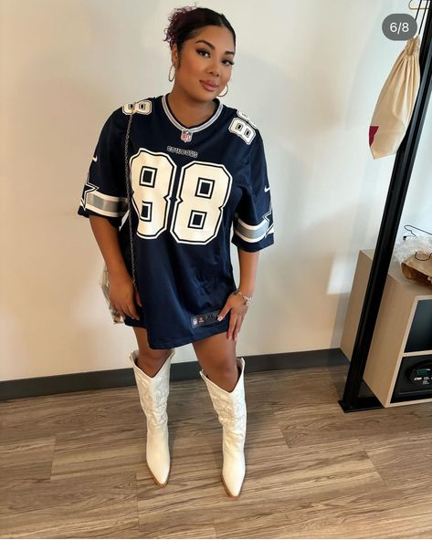 Dallas Cowboy Outfits Woman Game, Dallas Cowboys Gameday Outfit, Chargers Game Outfit, Black Nfl Wife Outfits, Cowboys Jersey Outfit, Cowboys Jersey Outfit Woman, Dallas Cowboys Sweater Dress, Dallas Cowboys Game Day Outfit, Cowboys Outfits