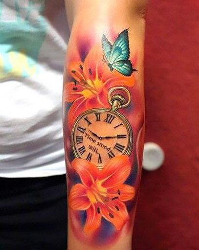 Amazing colorful tattoo. The lettering on the clock – Time stood still. Mama Tattoos, Name Flower Tattoo, Hibiscus Flower Tattoos, Pocket Watch Tattoos, Cross Tattoos, Mommy Tattoos, Foot Tattoos For Women, Awesome Tattoo, Tattoos For Women Flowers