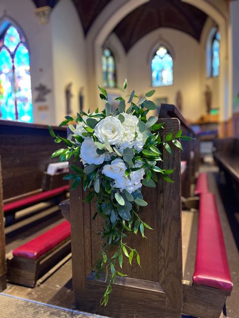 Decorated Pews For Weddings, Decorating Pews For Wedding, Flowers On Pews Wedding, Pew Floral Arrangements, Church Wedding Altar Decorations, Church Wedding Decorations Elegant, Wedding Pew Decorations Church, Pew Flowers For Wedding, Church Pew Decorations Wedding