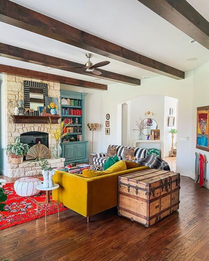 Pastel Interiors, Colorful Rooms, Dopamine Decor, Bright Rooms, Colourful Living Room, Eclectic Living Room, Maximalist Decor, Spanish Revival, Eclectic Interior