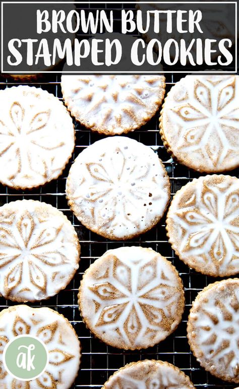 Stamped. Spiced. Brown Butter. Muscovado. Sugar. Cookies. Maple. Glaze. Need I say more? These holiday cookies are both delicious and beautiful. They are a teensy bit of work, but so worth it. #brown #butter #sugar #cookies #maple #glaze #stamped #christmas #holiday #baking Stamped Cookies, Butter Sugar Cookies, Resepi Biskut, Linzer Cookies, Maple Glaze, Crinkle Cookies, Cookie Stamps, Tea Cakes, Cookies Recipes Christmas