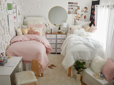 White Dorm Room, Pretty Dorm Room, Pink Dorm Rooms, Dream Dorm Room, Dorm Shopping, Dorm Room Styles, Pink Dorm, Dorm Inspiration, College Dorm Room Decor