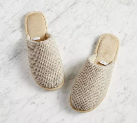 Womens Slipper Shoes, Best Travel Gifts, Cozy Shoes, Baby Reindeer, Thermal Sweater, White Cloth, Mirror Art, Hailey Bieber, Holiday Gift Guide