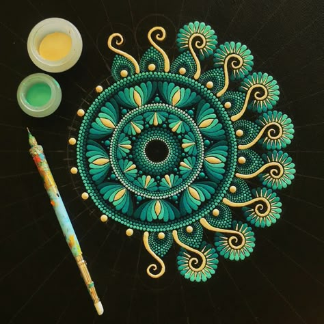 All Posts • Instagram Mandala Drawing Dots, How To Paint A Mandala, Mandala Unique Design, Mandala Dotting Art, Mandala Art Dot Painting, Mandala Patterns Ideas, Dot Mandala Patterns Simple, Dot Mandala Art For Beginners, Mandala Nail Art