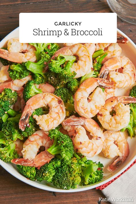 Garlicky Shrimp and Broccoli Recipe / Sautéed shrimp and broccoli is a delicious and perfect last-minute (15 mins to the table!) dinner. Serve it with hot rice, quinoa, or pasta. #shrimpbroccoli #easyshrimp #quickandeasy Quinoa And Shrimp Recipes Healthy, Asian Shrimp And Broccoli, Shrimp And Broccoli Chinese Brown Sauce, Shrimp With Broccoli Chinese, Shrimp Abd Broccoli Recipes, Garlicky Shrimp, Shrimp And Broccoli, Shrimp Recipes Healthy, Healthy Shrimp