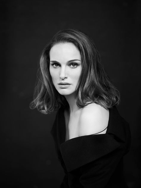 Natalie Portman Photos Of Photographers, Vanity Fair Photoshoot, Fair Photoshoot, Photoshoot In London, Hipster Photography, Liam Neeson, Actrices Hollywood, Natalie Portman, Portrait Inspiration