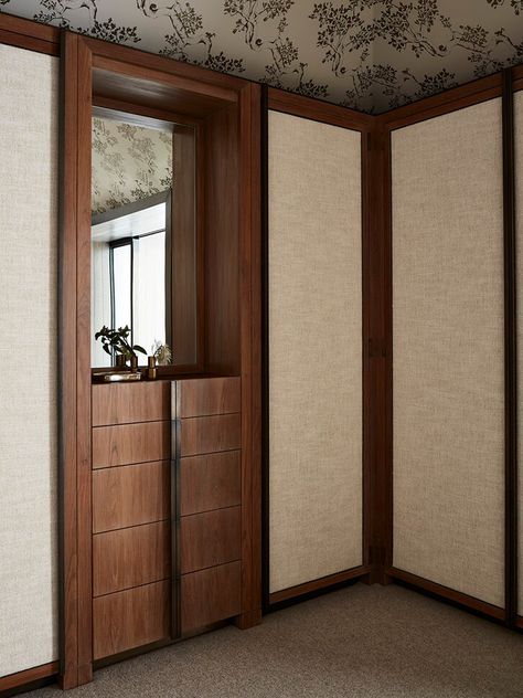 Art Deco Closet, Deco Wardrobe, Art Deco Wardrobe, Laundry Room Closet, Wardrobe Door Designs, Interiors Dream, Modern Door, Wood Interiors, Wardrobe Doors