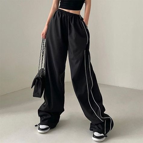 Wide Leg Track Pants, Sporty Pants, Baggy Sweatpants, Baggy Cargo Pants, Punk Vintage, Vintage Preppy, Y2k Outfits, Pop Punk, Type Of Pants