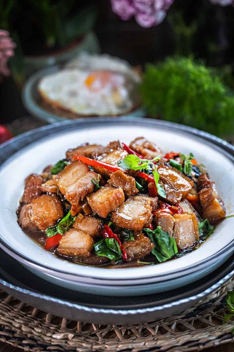 Spicy Pork Belly Recipes, Thai Crispy Pork, Thai Crispy Pork Belly, Thai Pork Belly, Thai Pork Belly Recipes, Pork Belly Salad, Thai Entree, Thai Pork Recipes, Pork Curry Recipes