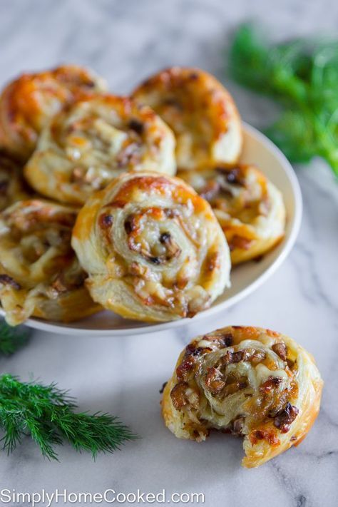 These cheesy mushroom pinwheels are the perfect appetizer for a holiday potluck. They can be eaten warm or at room temperature. I love serving these as an appetizer because they can easily be made hours in advance. Anyone who enjoys the combination or garlic, mushrooms, and cheese will definitely love these pinwheels! Mushroom Pinwheels, Mushroom Puff Pastry, Pastry Pinwheels, Puff Pastry Pinwheels, Mushroom Appetizers, Cheese Puff Pastry, Pinwheel Recipes, Simply Home, Puff Pastry Recipes