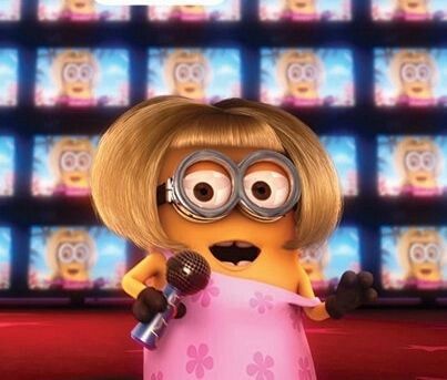 Minion mom! Minion Pfp Funny, Minons Aesthetic, Minion Beat My Son, Facebook Mom Minion, Minions Singing, Minion Rock, 3 Minions, Minion Gif, Girl Minion