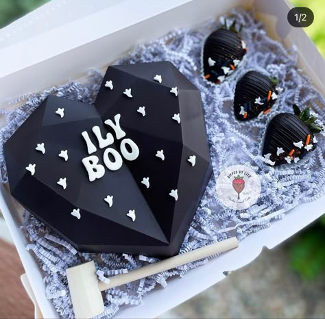 Breakable Heart For Boyfriend, Spooky Breakable Heart, Halloween Smash Heart, Clap These Cheeks Breakable Heart, Halloween Chocolate Covered Strawberries For Boyfriend, Spooky Strawberries For Boyfriend, Halloween Breakable Heart, Halloween Strawberries, Breakable Heart Ideas