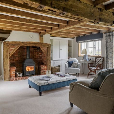 Feast your eyes upon this smart 17th century country cottage in Berkshire | Ideal Home Cottage House Interior, 17th Century House, Cottage Fireplace, Cottage Style Interiors, Oak Framed Buildings, Old House Interior, Country Interior Design, Countryside Cottage, Living Room Images