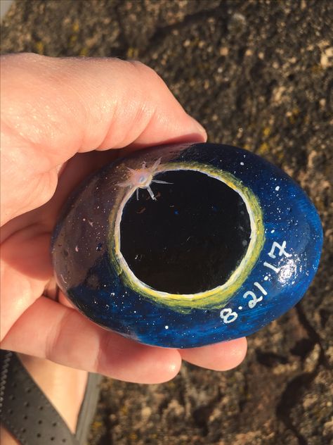 #solareclipse #totality #total #rockpainting #paintedrock #diamondring Solar Eclipse Rock Painting, Eclipse Rocks, Eclipse Cupcakes, Eclipse Themed Food, Eclipse Cookies, Eclipse Crafts, Solar Energy For Kids, Eclipse Ideas, Solar Eclipse Activity