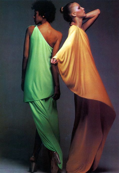 Halston in Playgirl Magazine 1974 Halston Vintage, Halston Dress, Fashion 70s, Seventies Fashion, Elsa Peretti, 1970s Fashion, Carolina Herrera, Looks Vintage, 70s Fashion