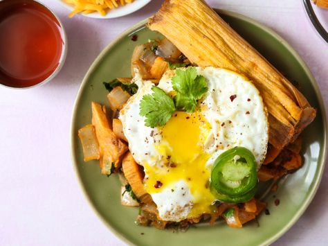 Tamale Hash Breakfast Tamales Recipe, Leftover Tamales, Breakfast Recipes With Eggs, Recipes With Eggs, Best Egg Recipes, Parsley Recipes, Tamale Recipe, Hash Recipe, Breakfast Hash