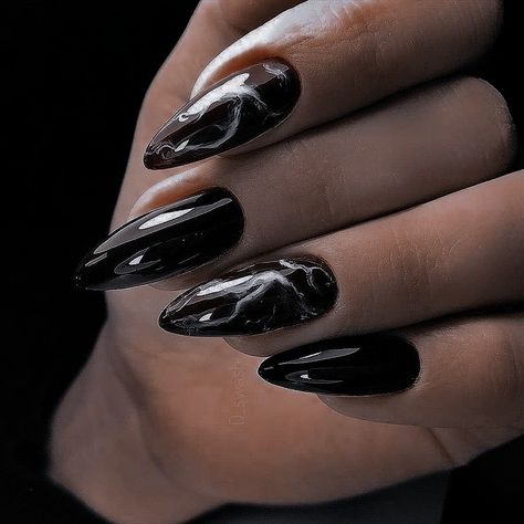 Marvel Nails, Black Lightening, Black Almond Nails, Nails Designer, Gothic Nails, Goth Nails, Styles Ideas, Round Nails, Oval Nails