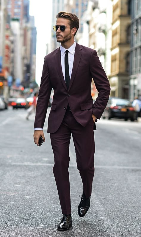 Burgundy Suit Men, Terno Slim Fit, Outfits Formal, Shirt And Tie Combinations, Terno Slim, Man In A Suit, Suits Men Business, Suit Ideas, Formal Men Outfit