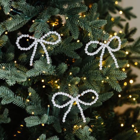 Handmade Beaded Bow Ornament Christmas Bow Ornaments, Beaded Bow Ornament Diy, Bead Bow Ornament, Bow Ornaments Diy, Beaded Bow Ornament, Diy Bow Ornaments, Christmas Beaded Ornaments, Christmas Tree With Beads, Bow Ornaments