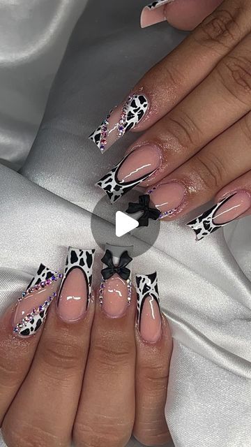 𝒿𝓊𝓁𝒾𝓈𝓈𝒶 ⭑ on Instagram: "Obsessed as always with the cow print 🐮💕🎀

#houston#houstonnailtech #cows #cowprint #frenchies #nails #nailsnailsnails #nailart #naildesign #nailinspo #prettygirls #prettynails #inspo #explorepage✨ #viralvideos" Cow Acrylic Nails, Frenchies Nails, Cow Nails, The Cow, Cow Print, Stylish Nails, Pretty Nails, Nail Inspo, Acrylic Nails