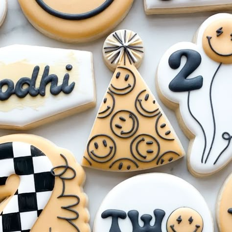 Jess Linstra on Instagram: "Smile, it’s Friday ⚡️  #cookies #njcookies #decoratedsugarcookies #cookiesofinstagram #birthdaycookies #twocoolbirthday" Two Cool Birthday Cookies, Five Is A Vibe Cookies, Two Cool Cookies, Happy Dude Cookies, One Happy Dude Cookies, Happy Face Cookies, Birthday Cookies Decorated, Sugar Cookies Birthday, Smile Cookies