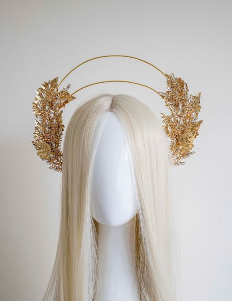 Large Gold Metal Sun Crown - Panmilli - only for adult! This crown will be a great addition to the fine art photography, wedding, it is suitable as a prop for pregnancy photo-shoot, enhance your festival outfit, fort make-up artist, Ball, Party... This romantic headband is handcrafted using an array of gold metal You will love this headdress and it will serve you well. Package : 1 pcs Hairband Color: Gold The Halo Headpiece from Panmilli are works of art, each piece is made by hand with love and Roman Headpiece, Fine Art Photography Wedding, Sun Crown, Fascinator Hats Outfit, Feather Crown, Leaf Headpiece, Garden Ceremony, Halo Crown, Goddess Costume