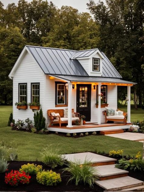 Luxury Tiny Homes Interiors, Tiny Home Ideas Exterior, French Country Tiny House, Tiny Home Outside, Tiny Home Porch, Tiny Ranch House, Mini Houses Tiny Homes, White Tiny House, Exterior Tiny House