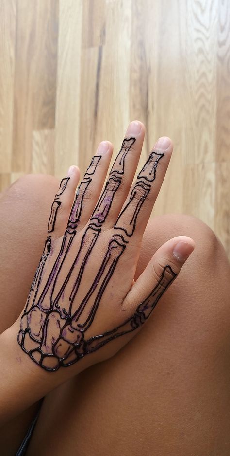 Skelly Hand Tutorial, Skelly Hand, Halloween Henna, Henna Tattoo Ideas, Alt Ideas, Hands Tutorial, Henna Inspired Tattoos, Sharpie Tattoos, Arabic Alphabet For Kids