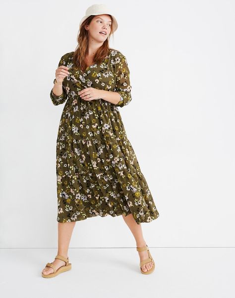 A floral, cinch-waist midi pretty much made for tiptoeing through the tulips. Lauren Mcbride, Look Boho Chic, Midi Slip Dress, Tiered Midi Dress, Madewell Dresses, Midi Dress With Sleeves, Tee Dress, Floral Midi Dress, 50's Dress