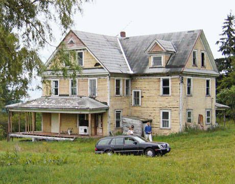 BEFORE & AFTER: A 106-YEAR-OLD HOME RESTORED TO ITS FORMER GLORY Old Home Renovation, House Before And After, Old Home Remodel, Farmhouse Renovation, Home Exterior Makeover, Exterior Makeover, Farmhouse House, Old Farm Houses, Old Farmhouse