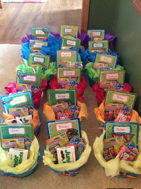 Brownie gift baskets for bridging. Brownie Bridging To Juniors Gifts, Brownie Bridging Ceremony Ideas, Daisy Bridging To Brownies Gifts, Daisy To Brownie Bridging Ceremony Decorations, Brownie Bridging To Juniors, Junior Bridging Ceremony Ideas, Brownie To Junior Bridging Ceremony, Bridging Ceremony Ideas, Daisy Activities