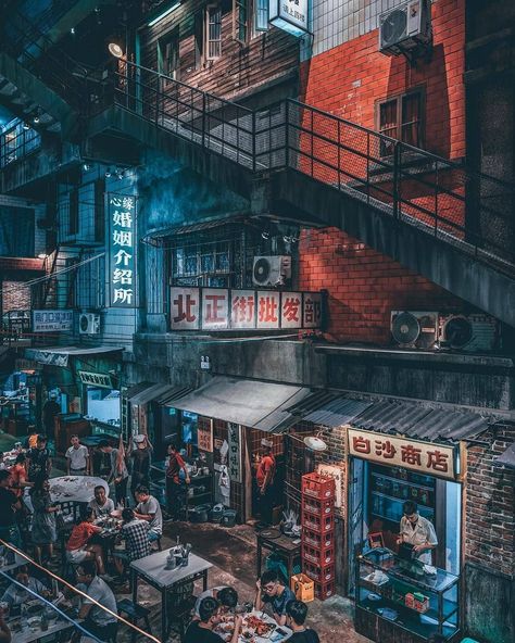 China Highlights on Instagram: “Did you know Changsha? Changsha is a famous historical and cultural city with a history encompassing more than 3,000 years. 📷: @youknowcyc…” Ville Steampunk, Adventure Travel Explore, Cyberpunk Aesthetic, Isaac Asimov, Cyberpunk City, Living Modern, Changsha, Japan Aesthetic, Futuristic City