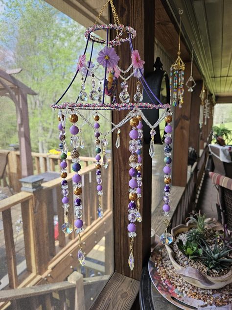 Sweet Suncatcher made from Hanging Crystals Diy, Sun Catcher Craft, Hanging Suncatchers, Wind Chimes Homemade, Suncatcher Diy, Diy Garden Fence, Beaded Lamps, Suncatcher Craft, Hanging Crystal