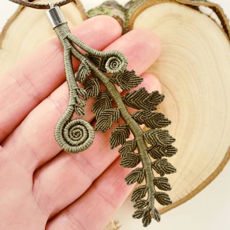 Ewi Macrame on Instagram: “Forest Fern Leaves . #fernleaf #fernleaves #fern #botanicalart #forestvibes #forest🌲 #paproć #kapradina #fernlove #fernjewelry” Fern Macrame Tutorial, Forest Fern, Macrame Jewelry Tutorial, Makramee Diy, Fern Leaves, Macrame Patterns Tutorials, Micro Macramé, Macrame Tutorial, Macrame Art