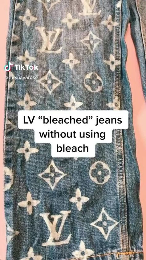 DIY Bleached Jeans Bleach Jeans Diy, Custom Jeans Diy, Jean Diy, Denim Diy Clothes, Detail Couture, Diy Pants, Painted Clothes Diy, Bleached Jeans, Women Footwear