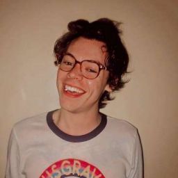 Harry Styles Glasses, Harry Styles Eyes, Harry Styles Cute, Harry Styles Pictures, Louis And Harry, Harry Styles Photos, Mr Style, Harry Edward Styles, Edward Styles