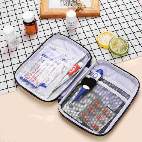 First Aid Kit Travel, Honeymoon Packing, Mini First Aid Kit, Medication Storage, Medicine Packaging, Emergency Bag, Medicine Storage, Medical Bag, Packing Checklist