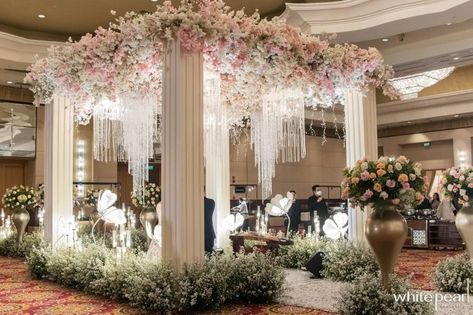 Pergola Ideas Wedding, Wedding Pergola Decorations, Gazebo Decorating Ideas Wedding, Wedding Gazebo Decorations, Pergola Wedding Decorations, Wedding Gate Decoration, Dekor Pelaminan, Pergola Wedding, Pelaminan Modern