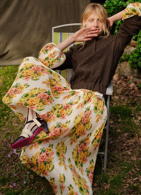 Annely Bouma Is Garden Beauty Lensed By Georges Antoni For Marie Claire Australia March 2018 — Anne of Carversville Garden Fashion Editorial, Spring Fashion Photography, Georges Antoni, Garden Editorial, Garden Makeup, Fashion Editorial Photography, Marie Claire Australia, Garden Fashion, Editorial Styling