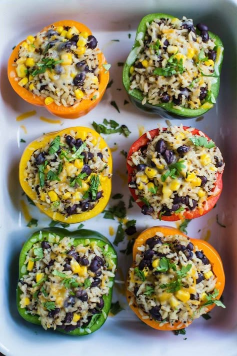 Burrito Bowl Stuffed Peppers- this recipe is VEGAN, super easy to make, and perfect for dinner or leftover lunches!! Something the whole family will love. Pescatarian Recipes Healthy, Vegan Stuffed Peppers, Pescatarian Diet, Pescetarian Recipes, Burrito Bowls Recipe, Pescatarian Recipes, Burrito Bowl, Snacks Für Party, Vegetarian Recipes Healthy